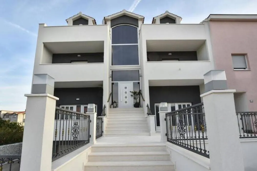 Villa Loren Kastela Apartment